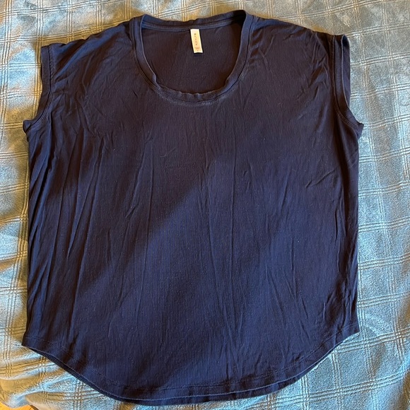 ATHLETA Tshirt - Picture 1 of 4